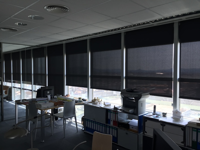 La Importancia de los Materiales Sostenibles en Cortinas para Proyectos de Gran Escala